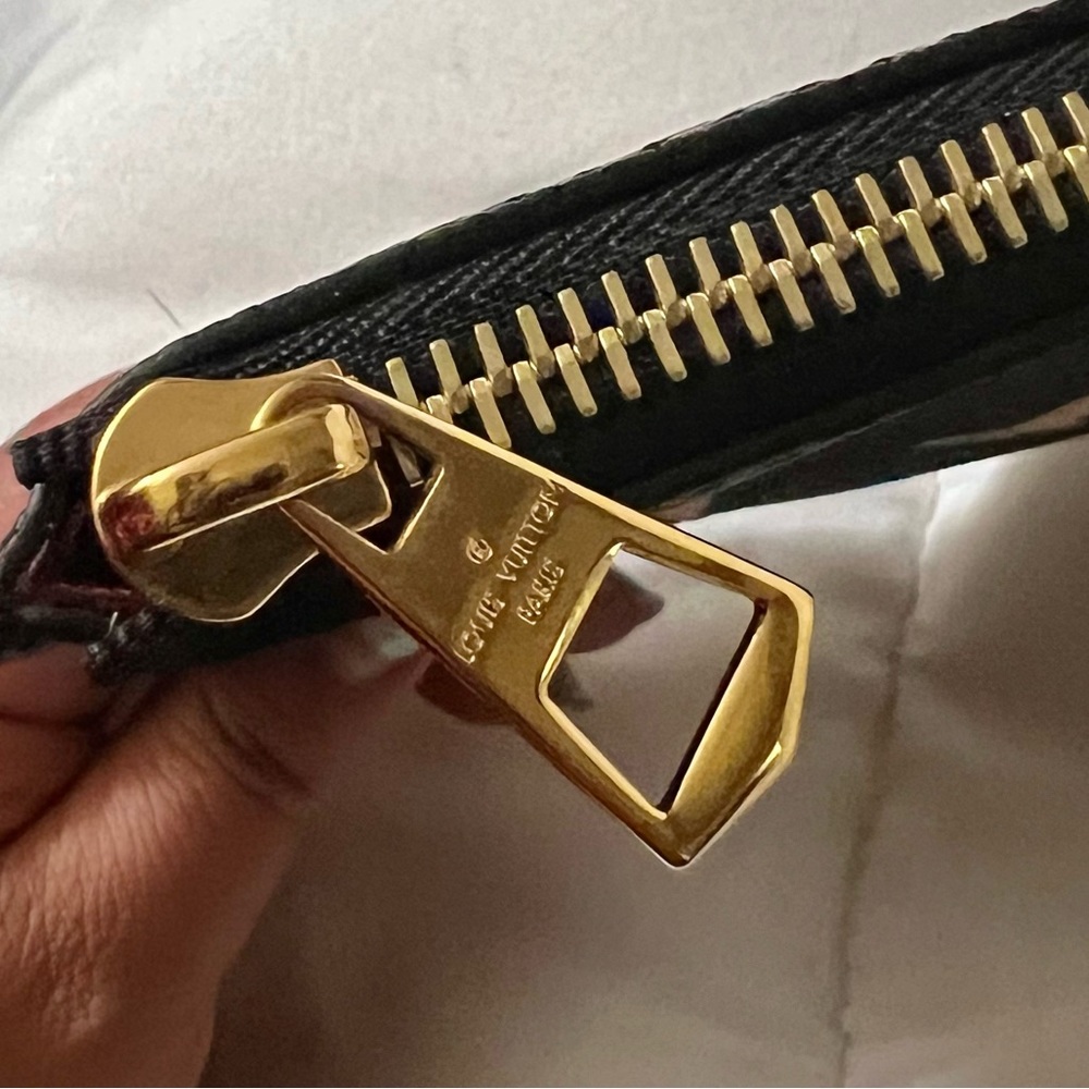 👑✅PRICE FIRM✅ AUTHENTIC Louis Vuitton Bicolor Pouch - Picture 9 of 15